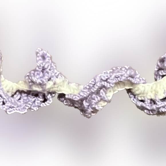 💥New Neck Scarf Spiral Crocheted Handmade Purple White Wrap Neckerchief - Picture 3 of 7